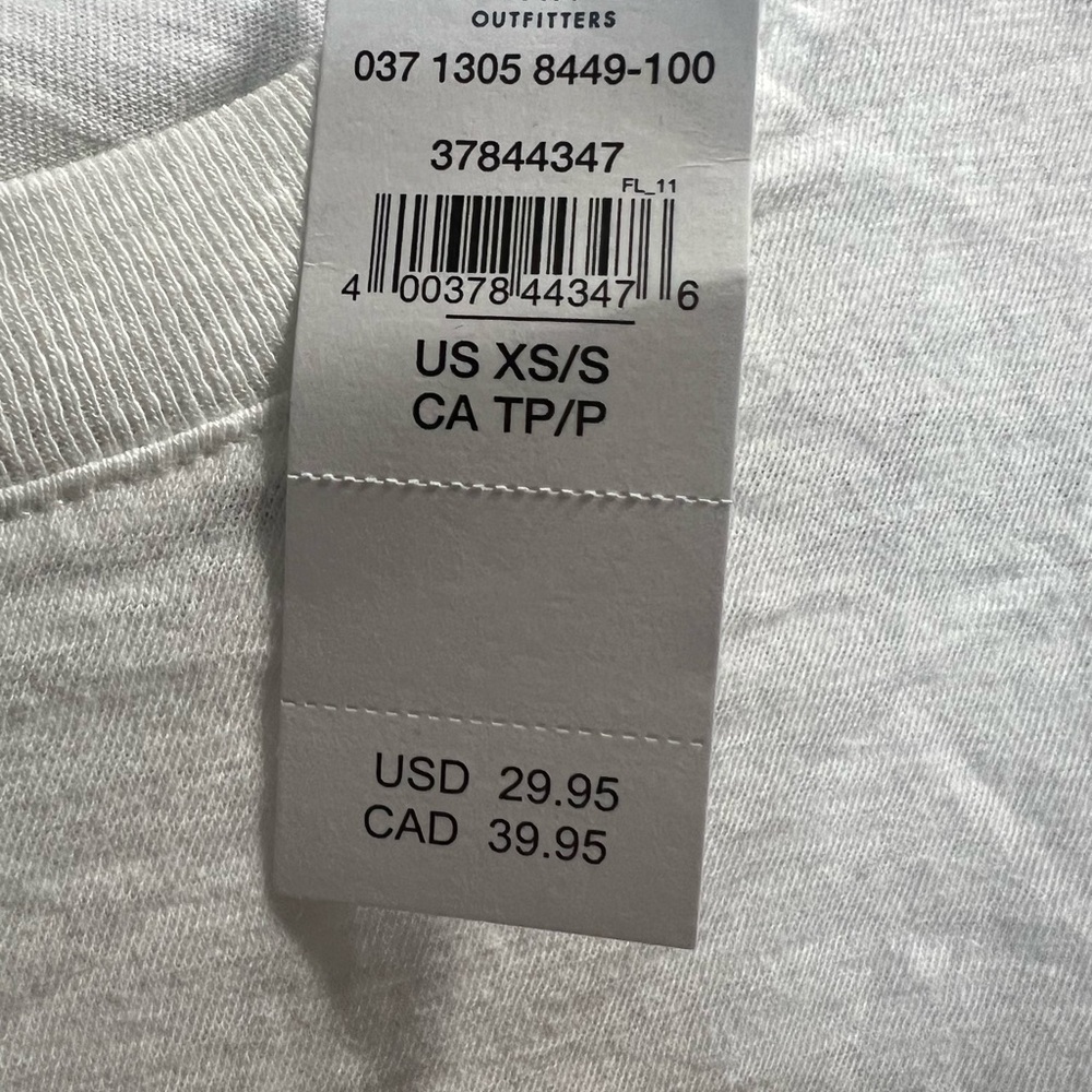 American Eagle 🦅 White Short Sleeve Holiday Graphic Tee - Picture 2 of 3